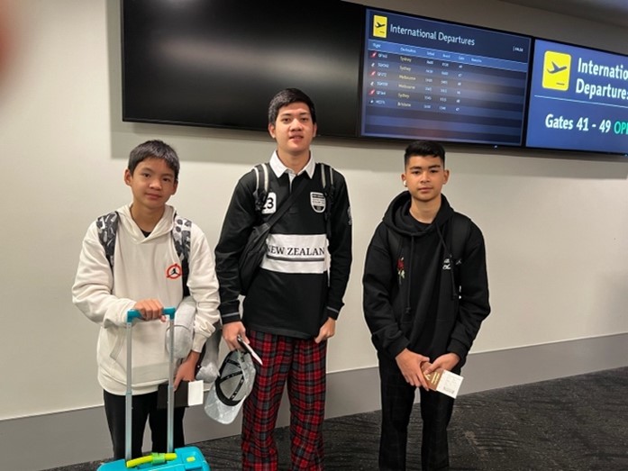 11 โรงเรียนมาส่งน้องๆ เช็คอินที่สนามบิน เพื่อเดินทางกลับสู่ประเทศไทย